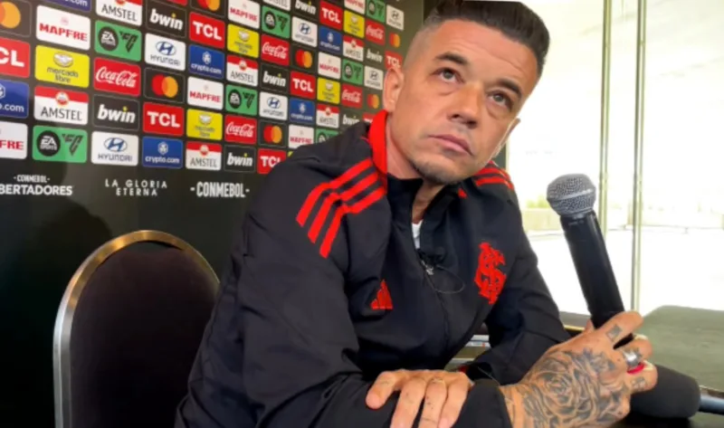 Prováveis escalações de Atlético Nacional x Inter e o único canal que irá transmitir D'Alessandro em entrevista coletiva antes do jogo do Inter contra o Atlético Nacional da Colômbia, fora de casa. Foto: YouTube/Rádio Inferno