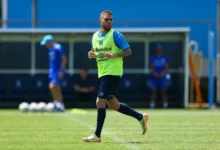 Cuéllar, treinando no CT do grêmio
