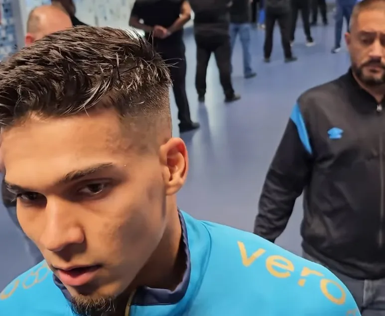 Expulso, Arezo se desculpa, mas é retirado de entrevista por funcionário do Grêmio Arezo, Grêmio