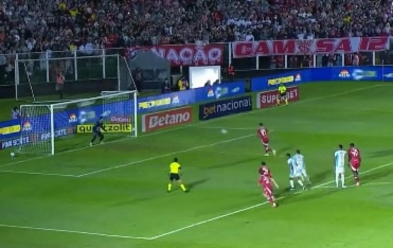 Alan Patrick perde pênalti de cavadinha pelo Inter em partida da Copa do Brasil Alan Patrick do Inter