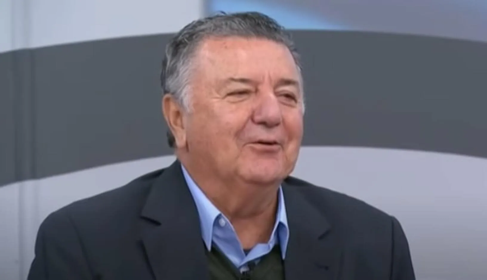Perfil oficial do Grêmio compartilha opinião de Arnaldo Cezar Coelho: "Referência" Arnaldo teve opinião compartilhada pelo Grêmio