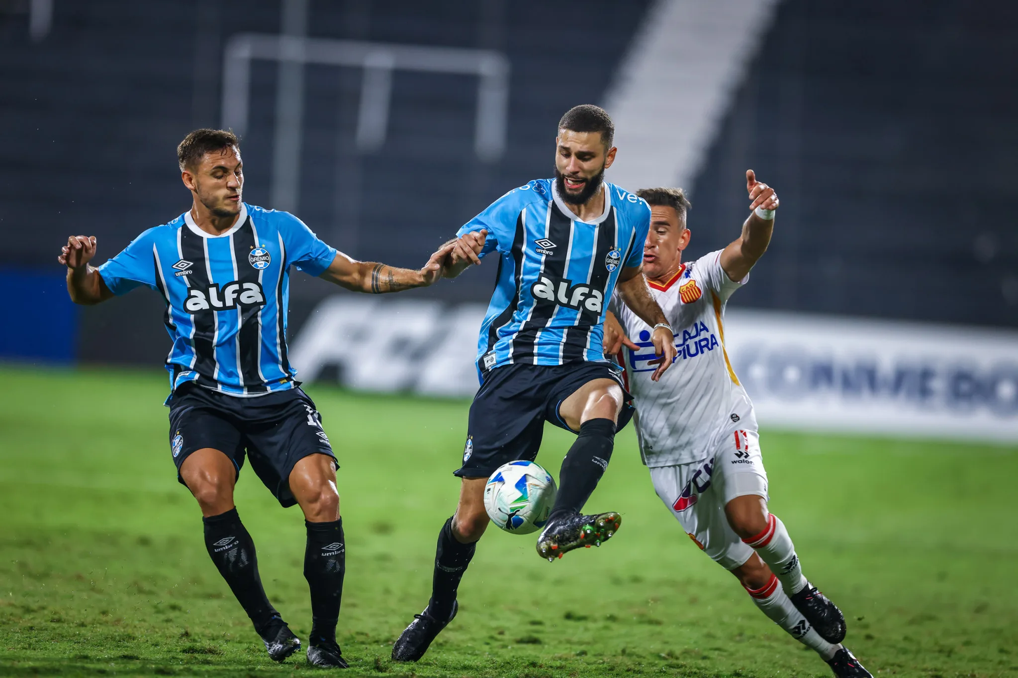 Após empate no Peru, Grêmio fará jogo de vida ou morte na próxima terça; veja classificação Grêmio empatou fora