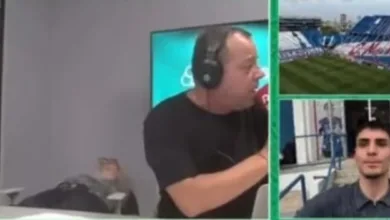 Jornalista se atrapalha em jogo do Inter, quase cai da cadeira e vira meme na web