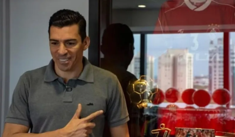 Lúcio recebe alta, cita o Inter e admite drama em acidente: "Poderia ter sido pior" Lúcio pelo Inter