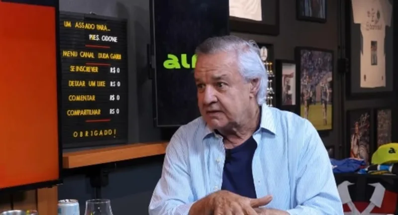 Ex-presidente explica por que Ronaldinho Gaúcho não voltou ao Grêmio: "Assis cresceu o olho" Odone Grêmio