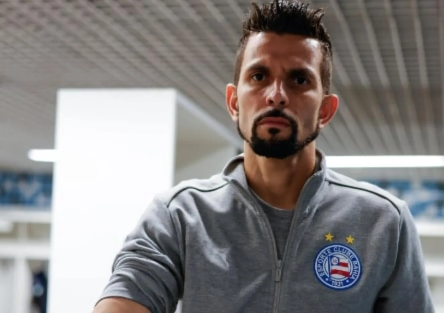 Bahia solta nota oficial e publica foto do braço do goleiro após lance do pênalti Bahia x Grêmio