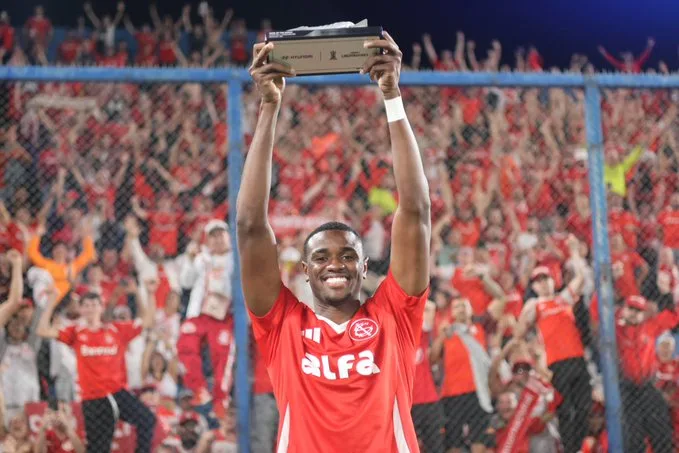 Roger rasga elogios, mas explica por que Ricardo Mathias não vinha tendo chances no Inter Roger rasga elogios, mas explica por que Ricardo Mathias não vinha tendo chances no Inter