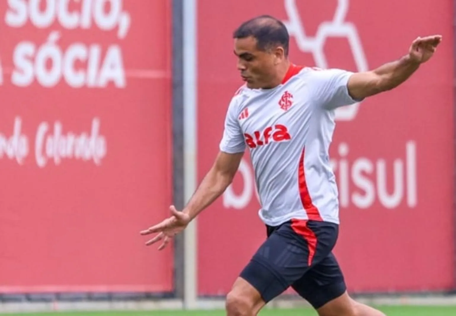Inter atualiza situação de Mercado após volta aos treinos com bola: 