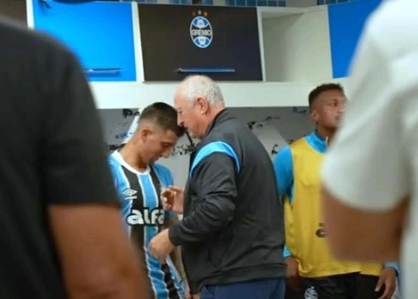 Olivera recebeu abraço de Felipão no vestiário do Grêmio: "Muito contente" Felipão pelo Grêmio no vestiário