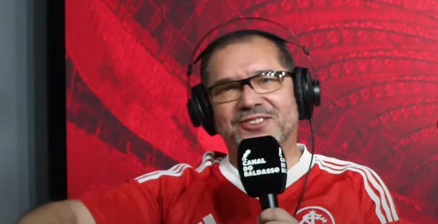 Após sair da TV Bandeirantes, jornalista se assume como torcedor do Inter: "Fiquei bonito" Após sair da TV Bandeirantes, jornalista se assume como torcedor do Inter: "Fiquei bonito"