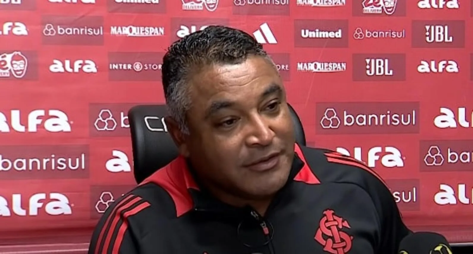 Roger minimiza pênaltis, desconversa sobre próxima escalação e vê Inter com chances de título Roger Machado