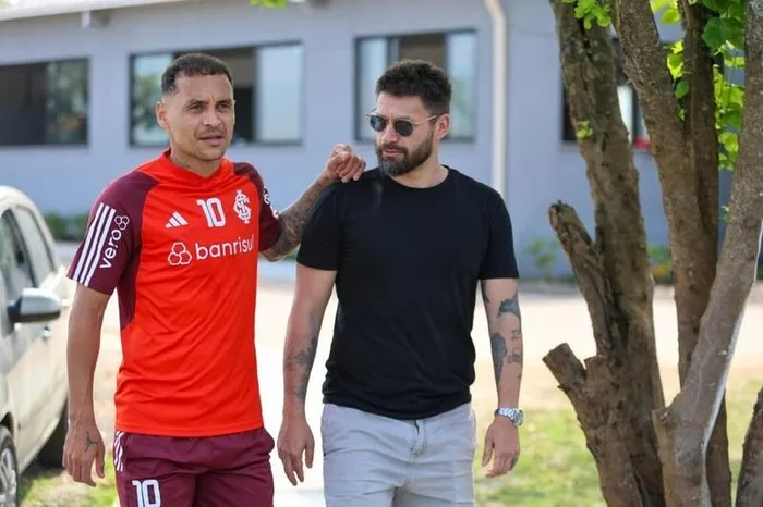 Sobis projeta dificuldade e faz apelo ao torcedor colorado antes de Inter x Bahia