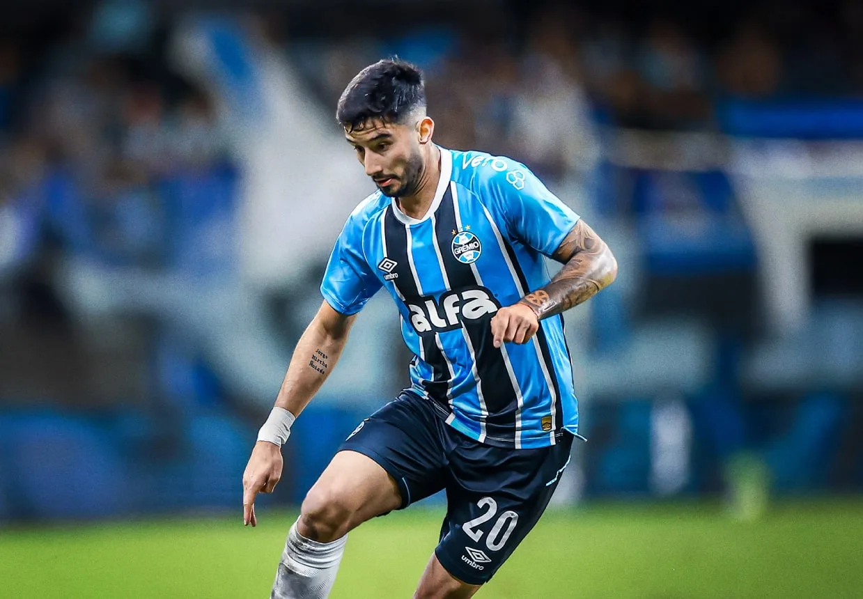 "Sei que o momento não é bom": Villasanti se manifesta após renovar com o Grêmio Villasanti renovou com o Grêmio