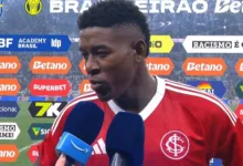 Vitão pelo Inter no jogo contra o Corinthians