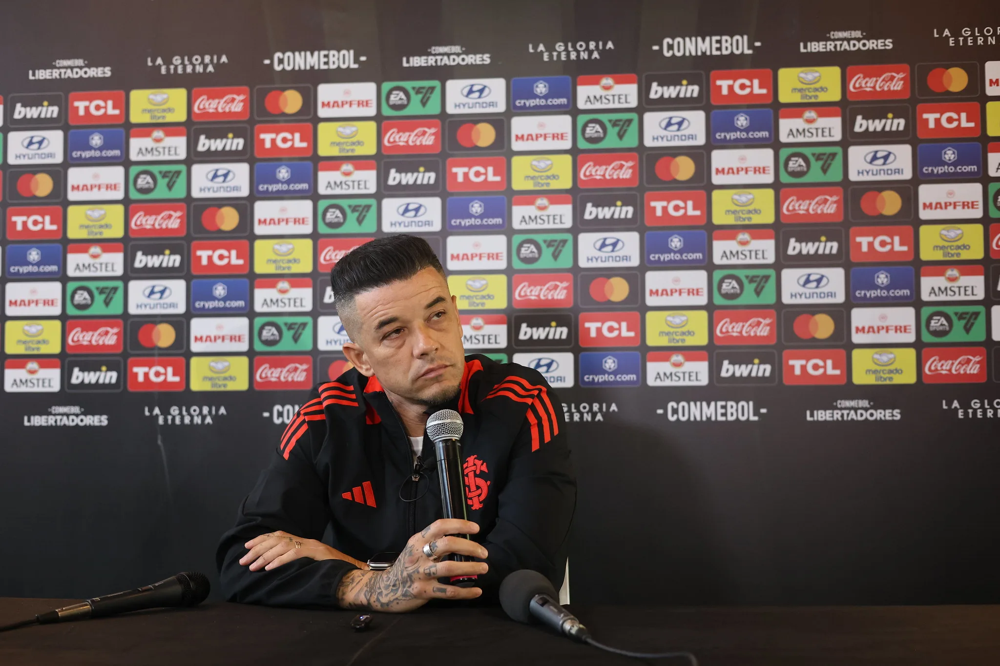 Andrés D'Alessandro deu coletiva pelo Inter