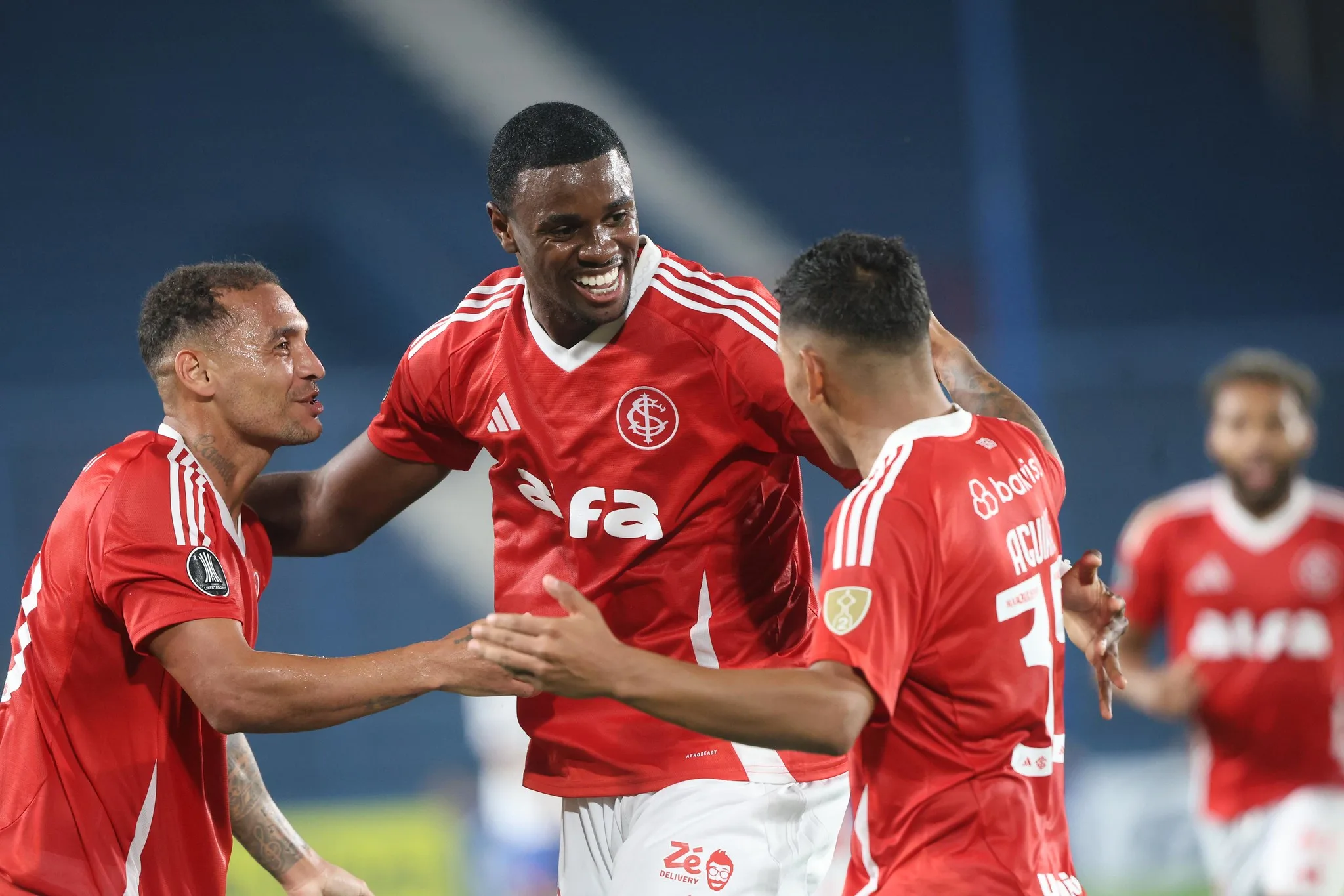 Ricardo Mathias comemorando gol pelo Inter, na vitória contra o Nacional do Uruguai, em partida válida pela 5ª rodada da fase de grupos da Libertadores 2025