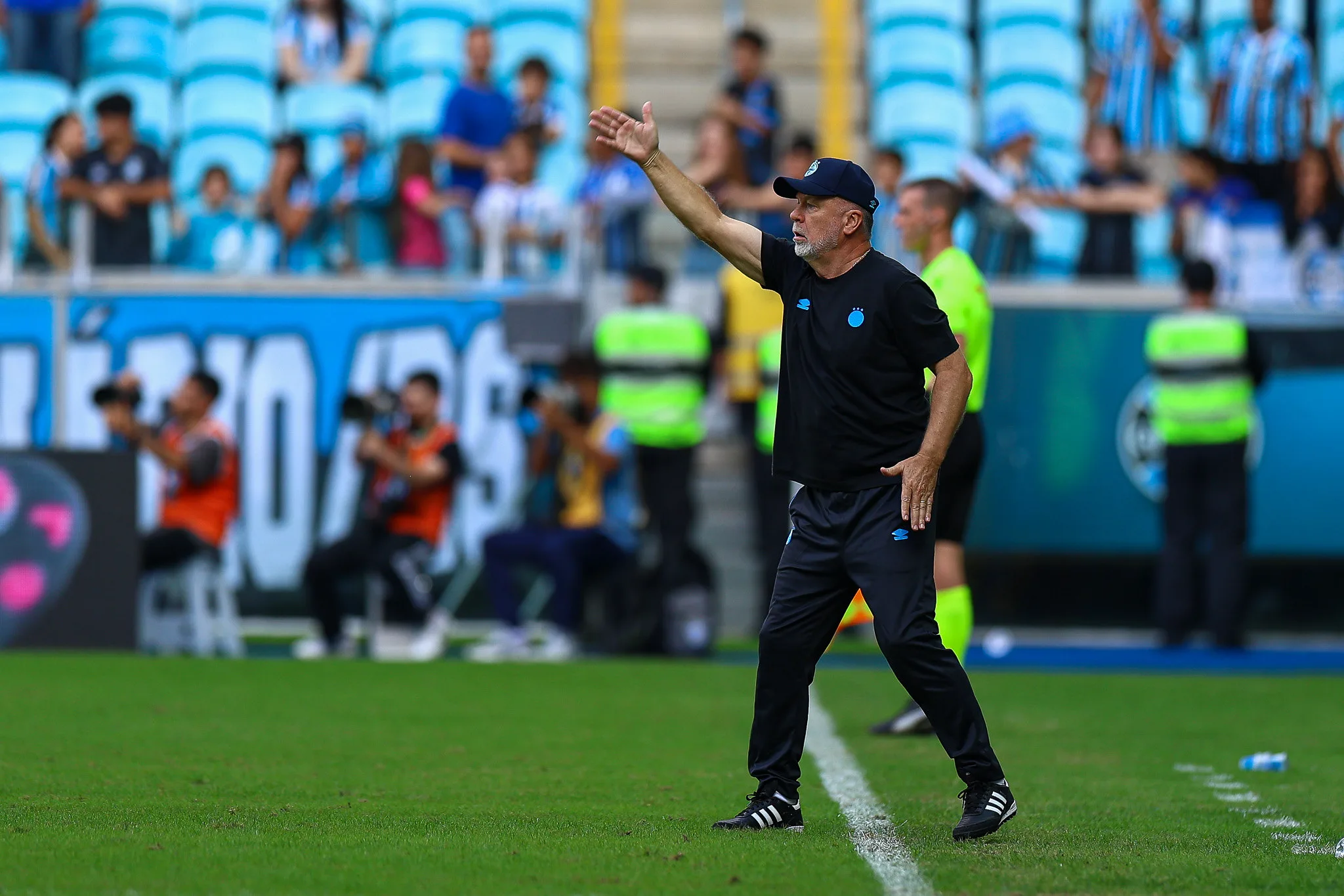 O provável adversário do Grêmio em caso de "repescagem" da Sul-Americana RS - ESPORTES/BRASILEIRÃO 2025 - Lance da partida Grêmio x Bahia, na Arena do Grêmio, em Porto Alegre,, válida pelo Brasileirão 2025. FOTO: GUILHERME TESTA/GRÊMIO FBPA