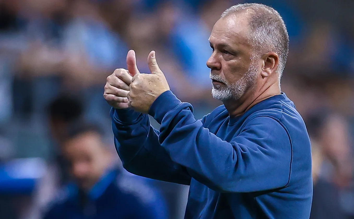 Mano Menezes. treinador do Grêmio, em partida válida pela Sul Americana 2025, contra o Godoy Cruz