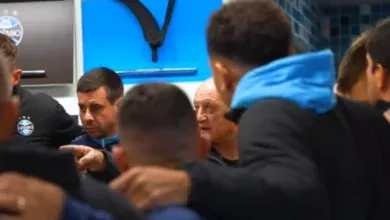 Felipão discursa no vestiário do Grêmio e pede para o elenco valorizar "oportunidades" Felipão pelo Grêmio