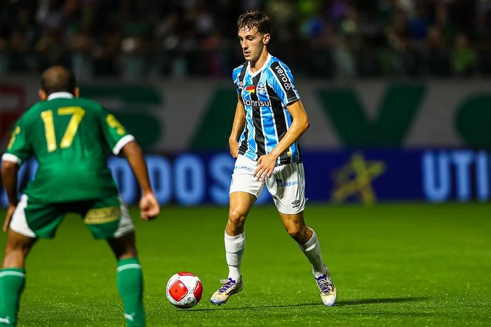 "Estou muito feliz": o jovem volante que é a novidade do Grêmio no Peru Grêmio