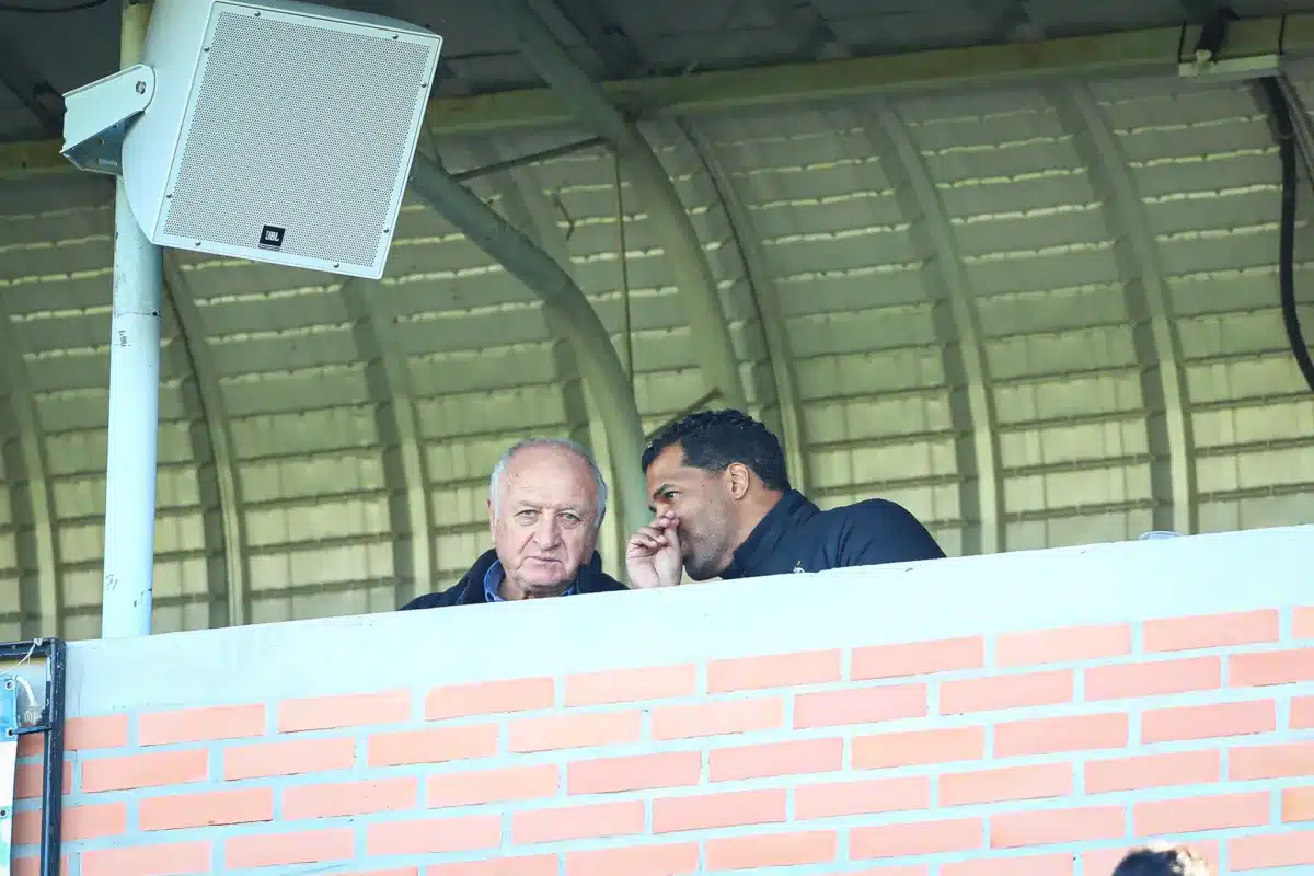 Chegada de Felipão aproximou mais a base do profissional, diz técnico do Grêmio