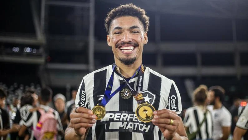 Grêmio consulta ex-zagueiro do Palmeiras e encontra dificuldades no mercado Adryelson ex-Botafogo na mira do Grêmio
