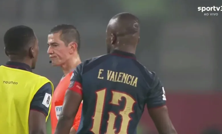 Enner Valencia entra no segundo tempo, mas Equador não sai do empate com o Peru Centroavante do Inter, Enner Valencia em campo pelo Equador contra o Peru