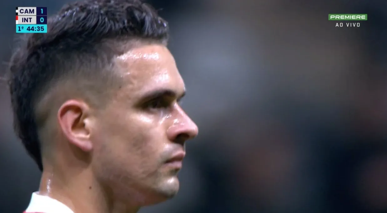 Campanha do Inter na Libertadores vira exemplo para reagir no Brasileirão Rafael Borré, jogador do Inter contra o Atlético-MG em Belo Horizonte