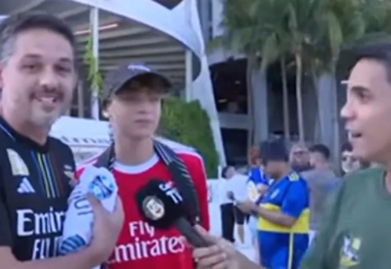 No Mundial, torcedor do Benfica leva camisa do Grêmio e diz amar o clube: "No coração" No Mundial, torcedor do Benfica leva camisa do Grêmio e diz amar o clube: "No coração" Grêmio, de uma forma ou de outra, se encontra presente na disputa do Mundial de Clubes neste mês nos Estados Unidos.