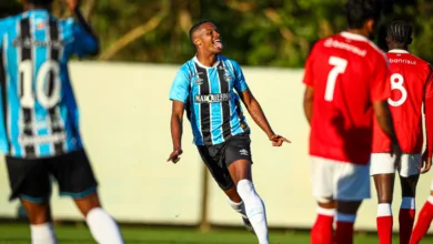Com a presença de Felipão, Grêmio vira para cima do Inter e vence Gre-Nal da base; veja os gols