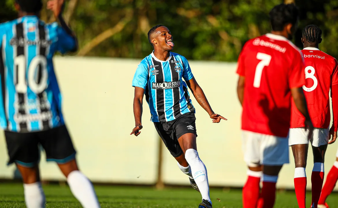 Com a presença de Felipão, Grêmio vira para cima do Inter e vence Gre-Nal da base; veja os gols Com a presença de Felipão, Grêmio vira para cima do Inter e vence Gre-Nal da base; veja os gols