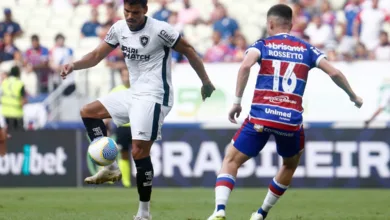 Grêmio confirma interesse em volante do Botafogo, mas vê negócio "muito difícil" Grêmio permanece no mercado em busca de alternativas viáveis e de qualidade para o seu plantel.