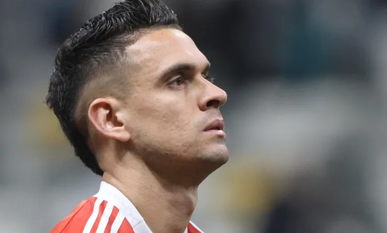 Campanha do Inter na Libertadores vira exemplo para reagir no Brasileirão Rafael Borré, jogador do Inter contra o Atlético-MG em Belo Horizonte