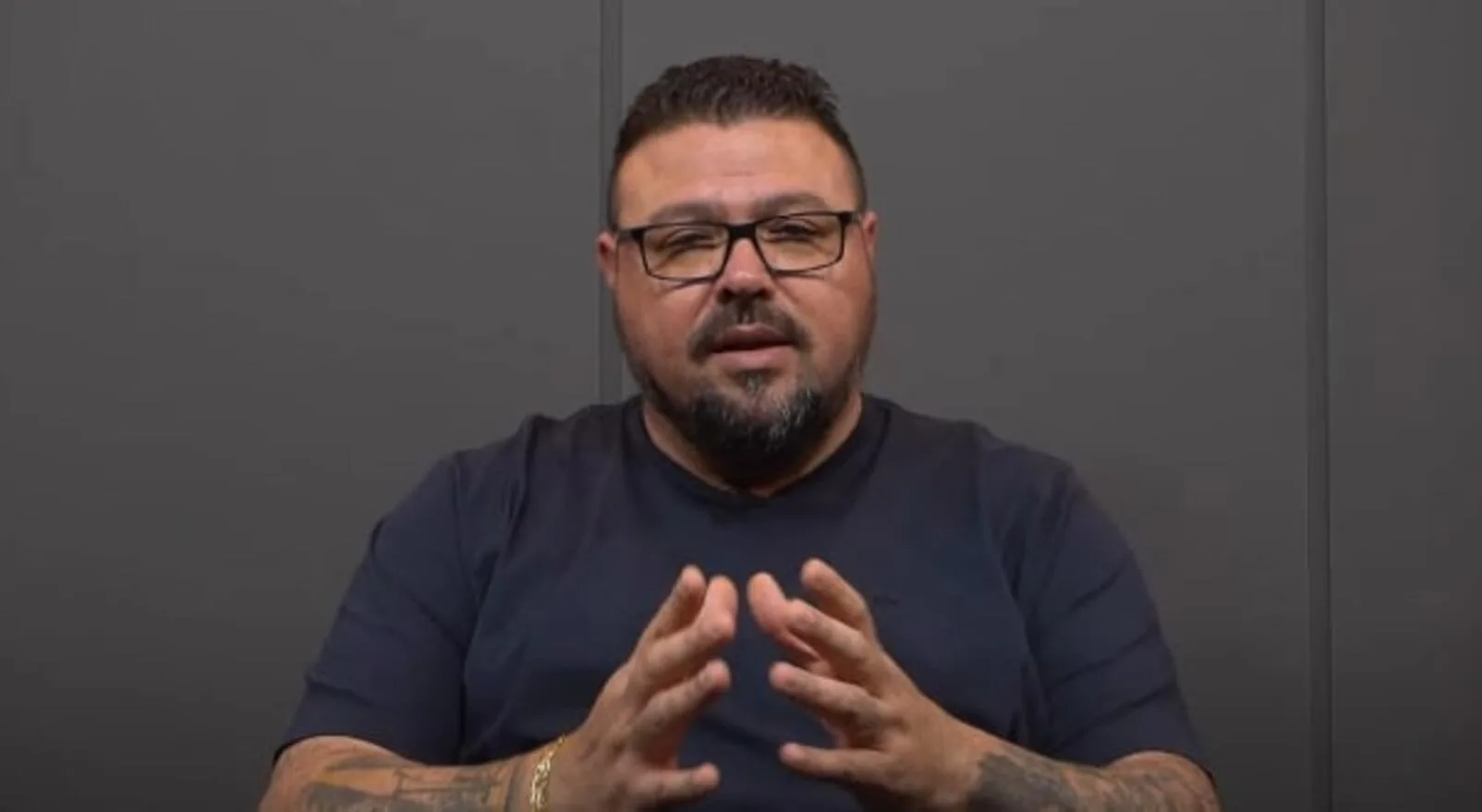 Mesmo na folga, Alex Bagé questiona postura de jogador do Grêmio: "Me irrita muito" Alex Bagé falou do Grêmio