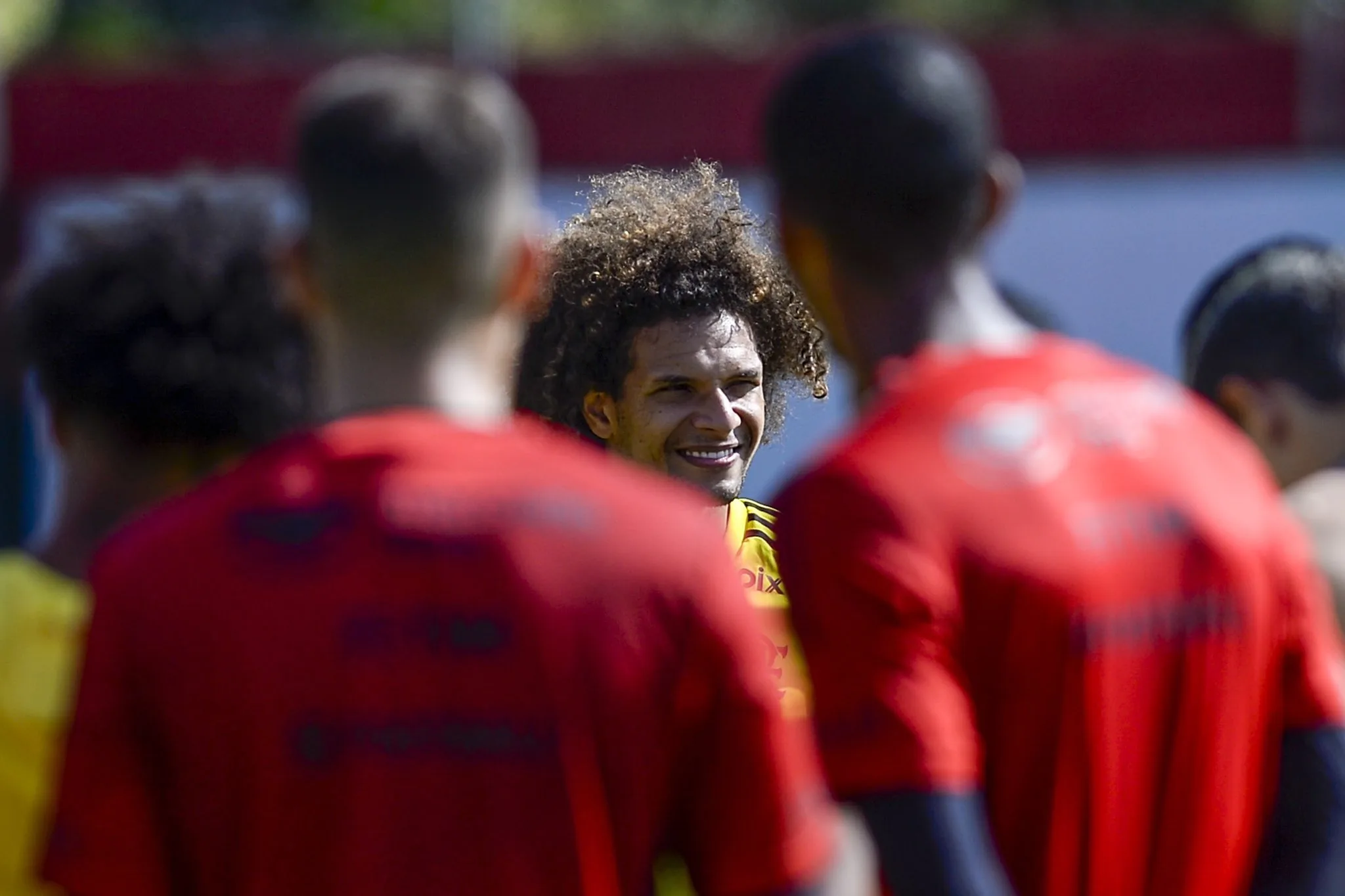 Willian Arão e mais dois: repórter revela os volantes na mira da direção do Inter Arão