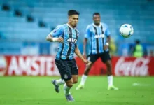 Arezo em ação pelo Grêmio