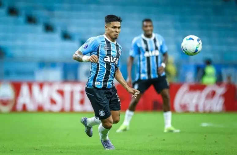 Bastidores: por que Arezo pediu desculpas recentes aos dirigentes do Grêmio Arezo em ação pelo Grêmio