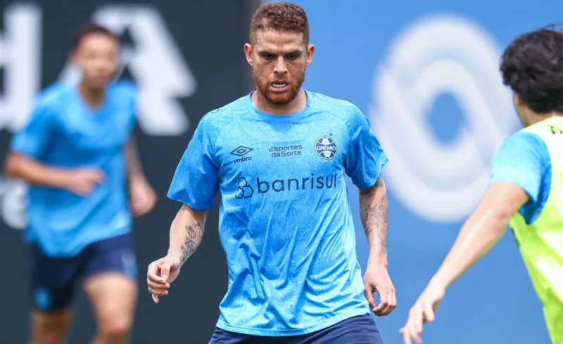 Dirigente do Grêmio comenta busca por reforços e elogia Cuéllar: "Baita contratação" Gustavo Cuéllar do Grêmio