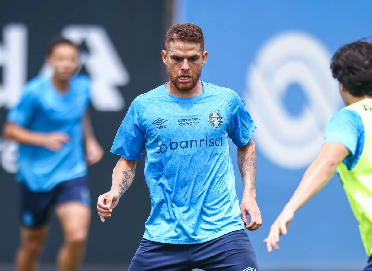 Dirigente do Grêmio comenta busca por reforços e elogia Cuéllar: "Baita contratação" Gustavo Cuéllar do Grêmio