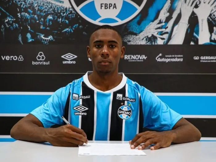 Grêmio contrata jogador no interior paulista e ainda insiste para ter volante Caíque Grêmio contrata jogador no interior paulista e ainda insiste para ter volante Caíque