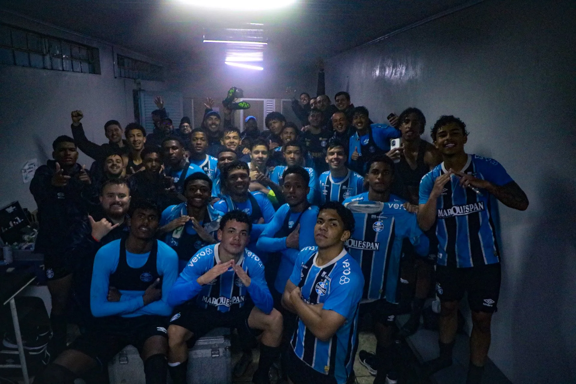 Grêmio descarta feridos e lamenta atitude de torcedores do Inter em Gre-Nal da base Grêmio