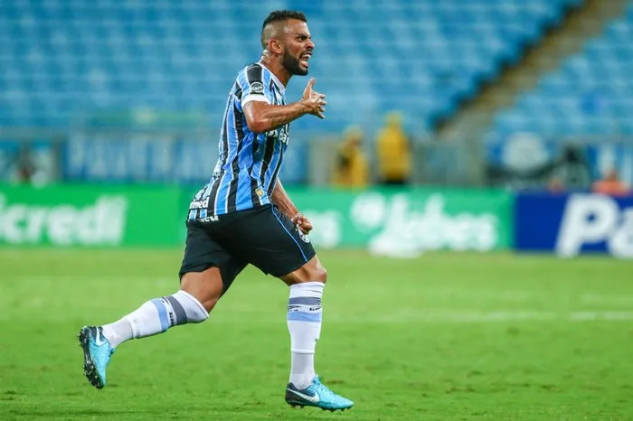 Maicon avalia trabalho de Mano e confirma parceria com Caleffi: "Grêmio é minha casa" Maicon ex-Grêmio pode voltar