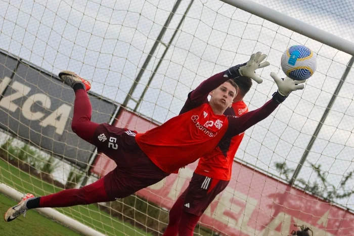 Inter encaminha negociação de jovem talento da base para o futebol da Itália Henrique do Inter