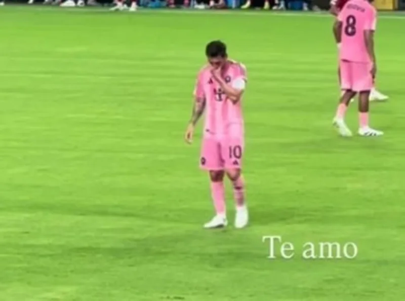 Meia do Grêmio vai ao estádio na estreia do Mundial e se declara a Messi: "Te amo" Monsalve do Grêmio elogia Messi
