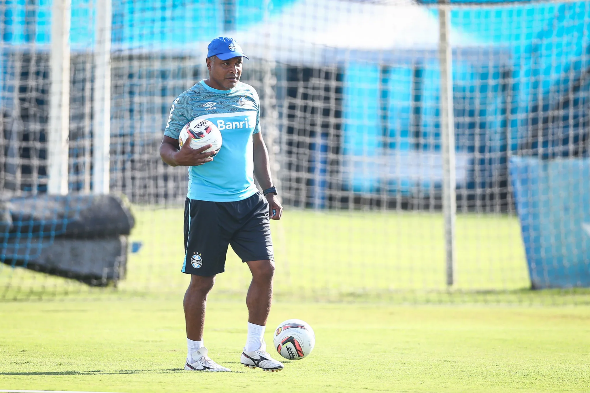 Ele foi titular com Roger Machado no Grêmio e agora tem dias contados no clube Roger Machado pelo Grêmio
