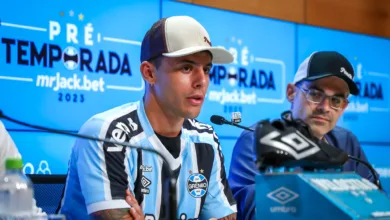 Sem Carballo, Grêmio divulga relacionados contra o Fortaleza; entenda caso do volante Carballo pelo Grêmio