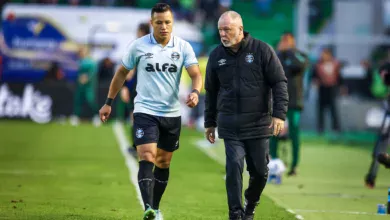 Marlon destaca evolução do Grêmio e elogia Mano Menezes: "Estrategista nato" Marlon pelo Grêmio