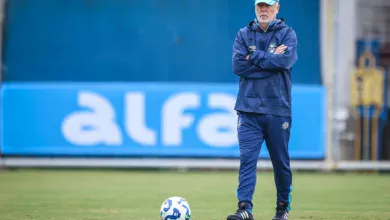 Mano Menezes aprova novo reforço do Grêmio e projeta utilização: "É o terceiro do meio" Mano Menezes Grêmio