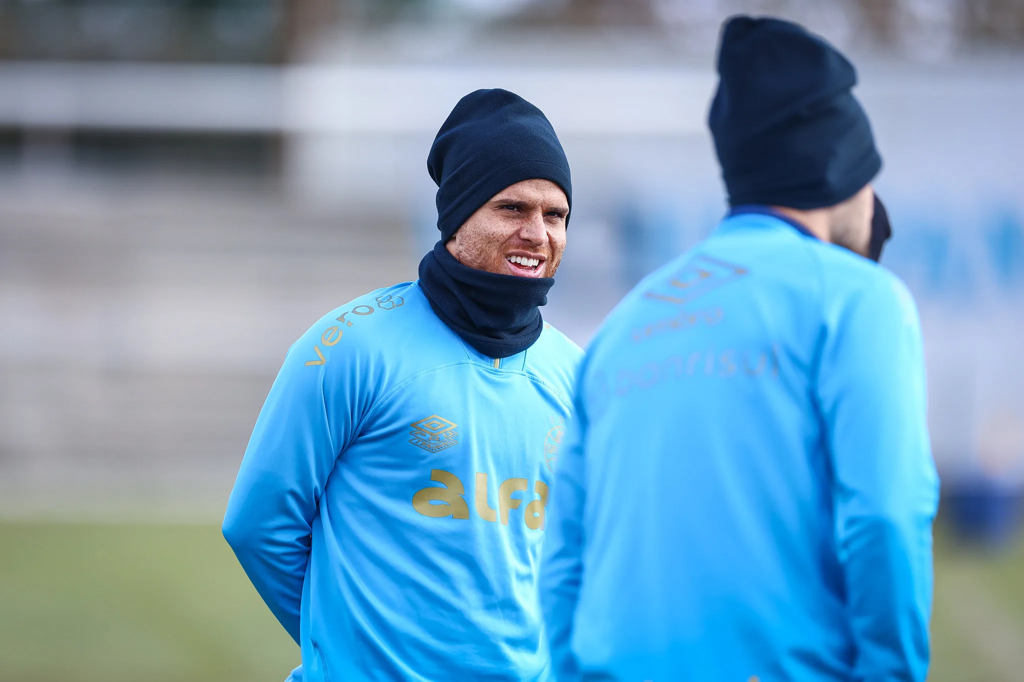 Preparador físico do Grêmio explica como a comissão está "transformando" Cuéllar Cuéllar pelo Grêmio