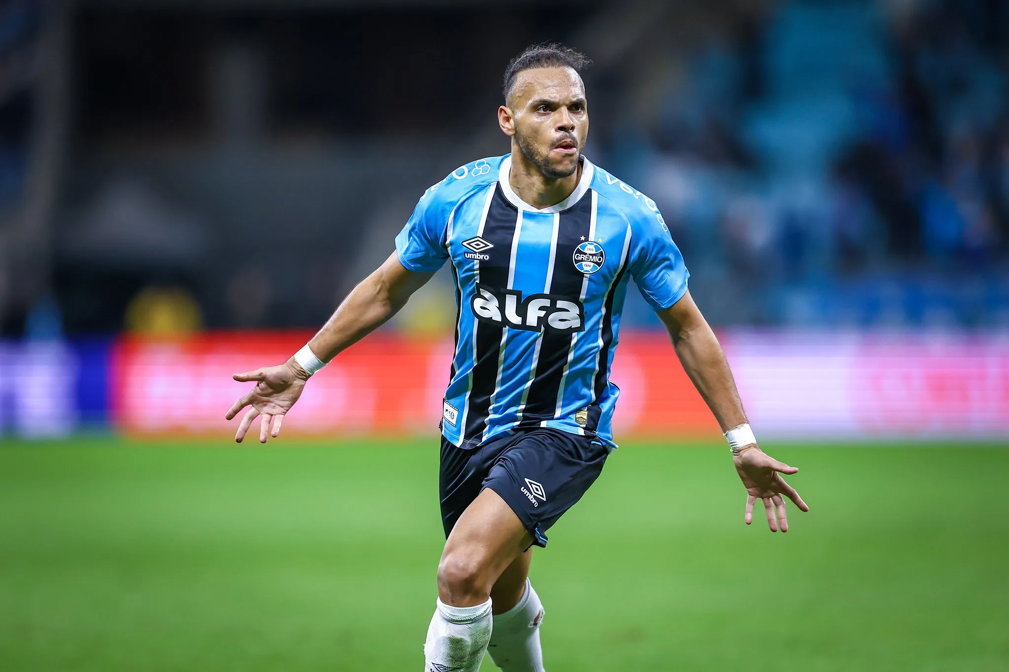Braithwaite tem renovação encaminhada pelo Grêmio